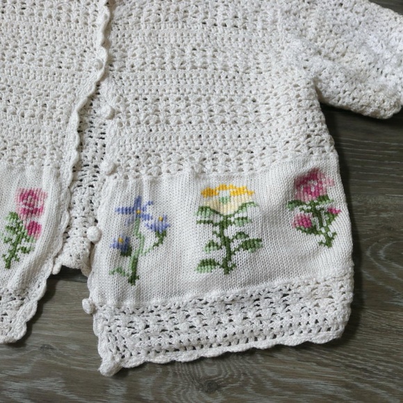 White cream crochet cardigan top with floral cross stitch embroidery - Picture 5 of 8